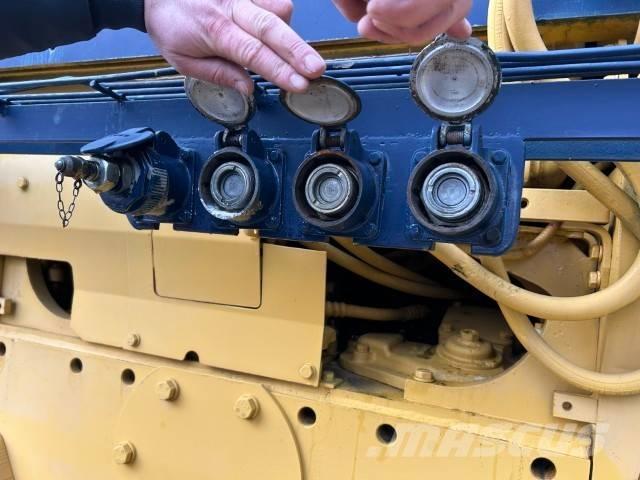 Komatsu D 85 P-18 Dozers - Tratores rastos