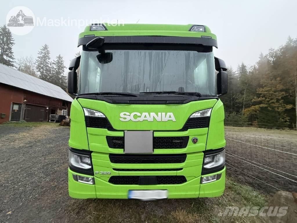 Scania P 320 Camiões de caixa fechada