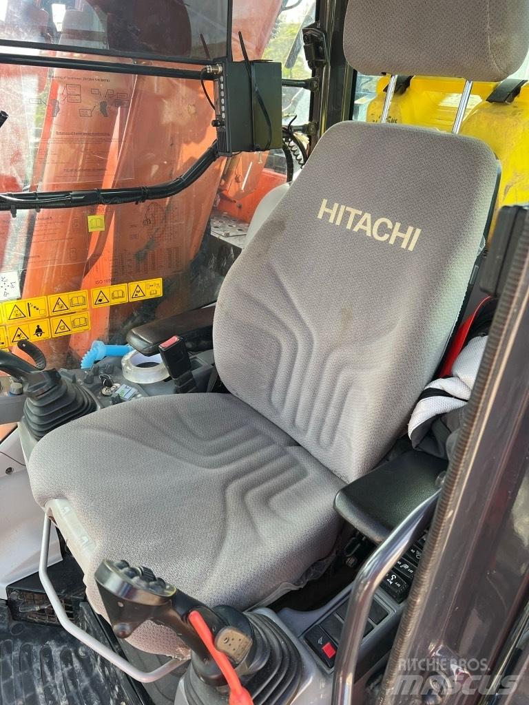 Hitachi ZX 135 US-6 Escavadoras de rastos