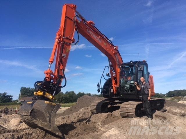 Hitachi ZX 135 US-6 Escavadoras de rastos