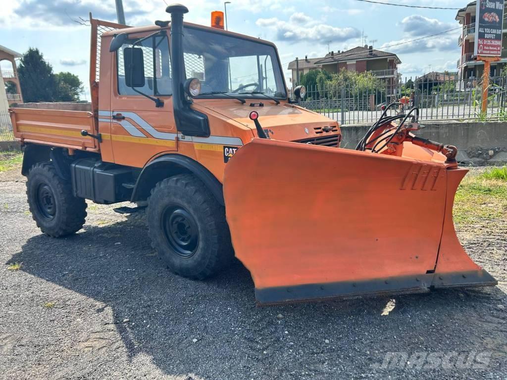 Mercedes-Benz unimog Camiões de caixa fechada