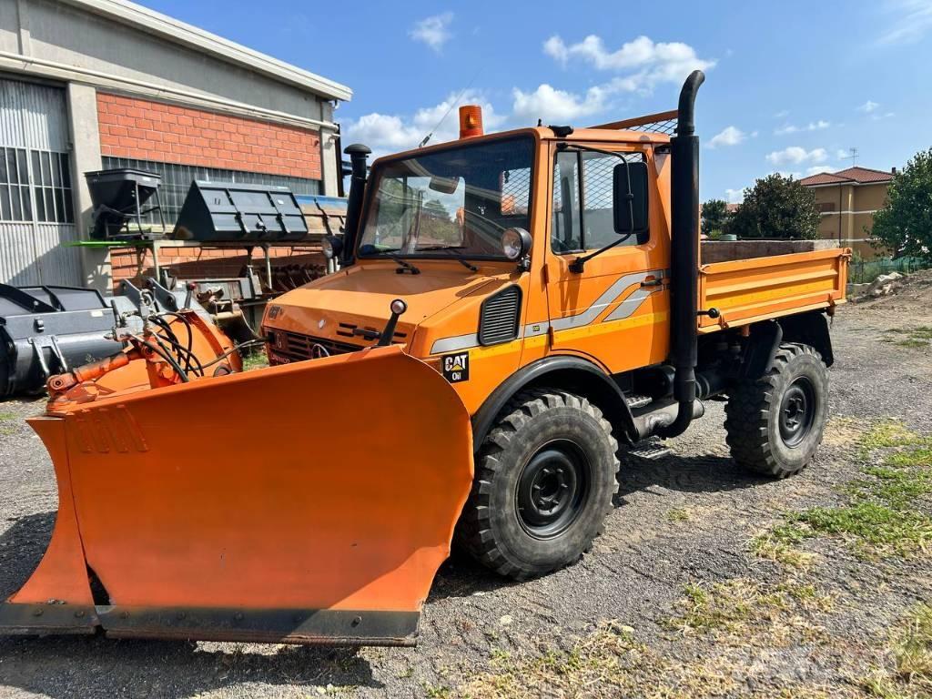 Mercedes-Benz unimog Camiões de caixa fechada