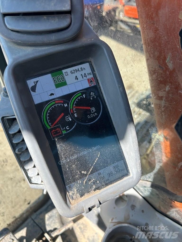 Hitachi ZX 135 US-6 Escavadoras de rastos