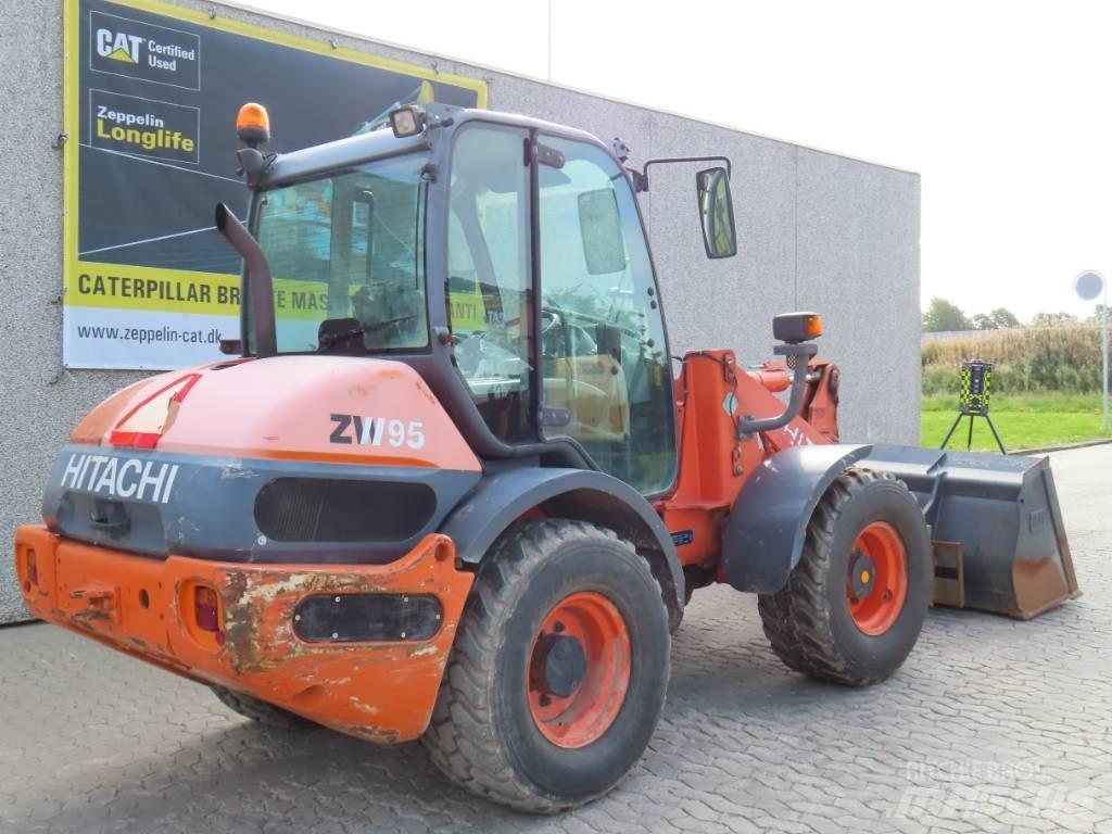 Hitachi ZX 95 Pás carregadoras de rodas
