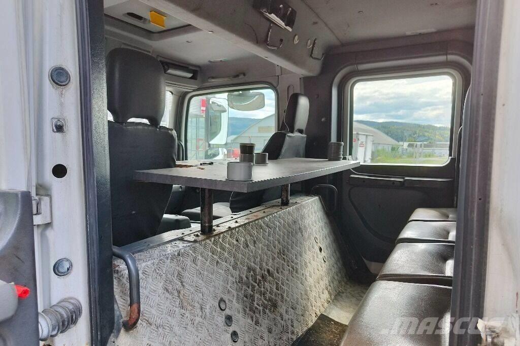 Mercedes-Benz 1018 Camiões de caixa fechada