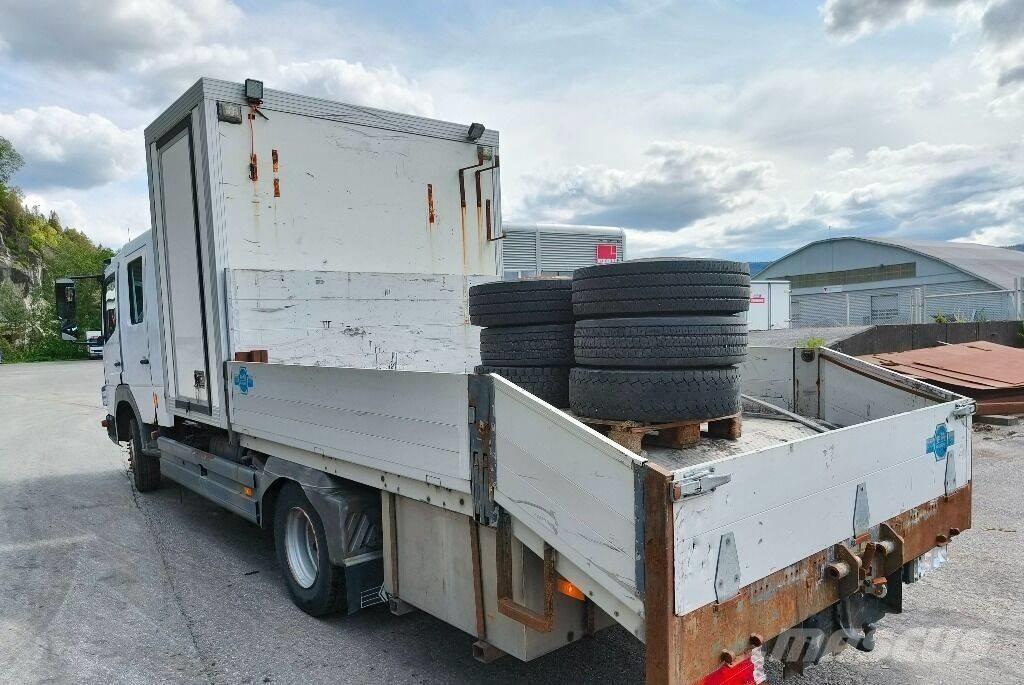 Mercedes-Benz 1018 Camiões de caixa fechada