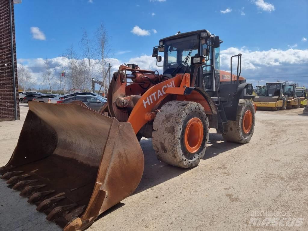 Hitachi ZW 220 Pás carregadoras de rodas