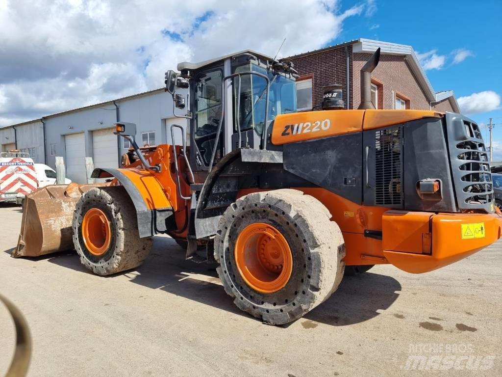 Hitachi ZW 220 Pás carregadoras de rodas