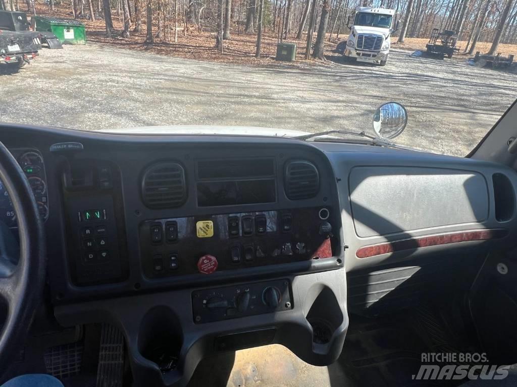 Freightliner M2106 Tractores (camiões)