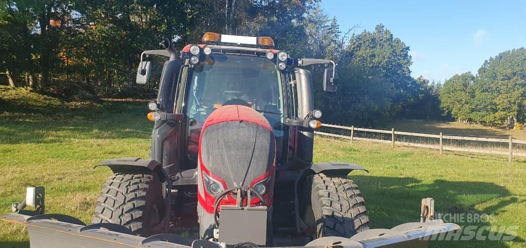 Valtra N114HT5 Tratores Agrícolas usados