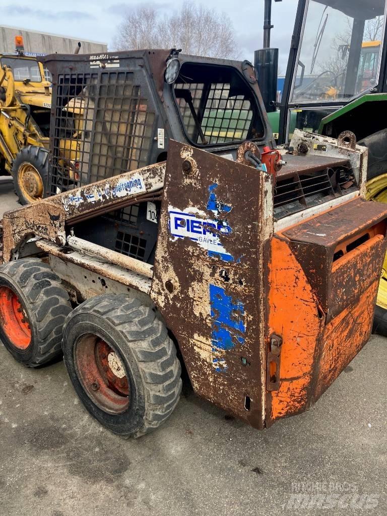 Bobcat 743 Carregadoras de direcção deslizante