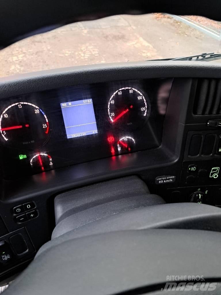 Scania P 280 Camiões de caixa fechada