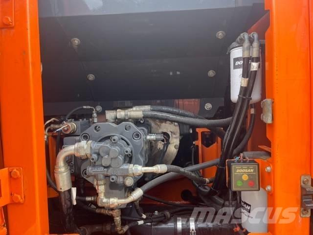 Doosan DX 140 LC-3 Escavadoras de rastos