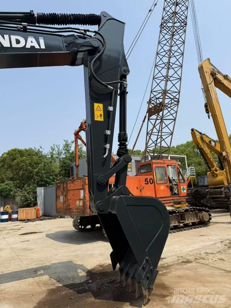 Hyundai R220LC-9S Escavadoras Midi 7t - 12t