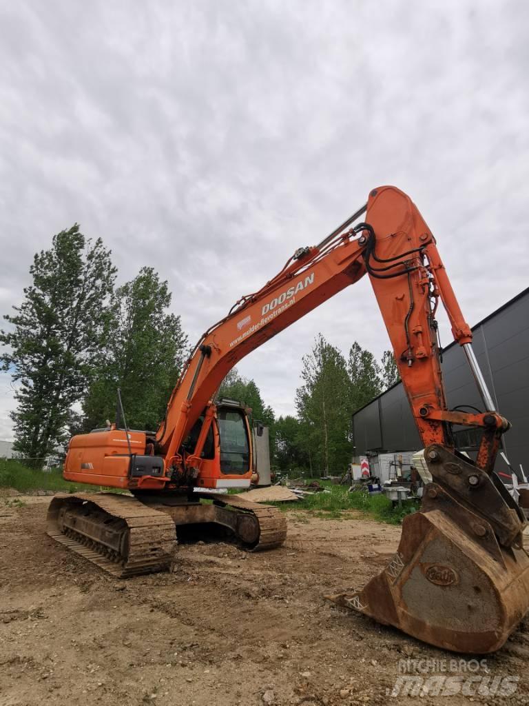 Doosan DX 225 LC Escavadoras de rastos