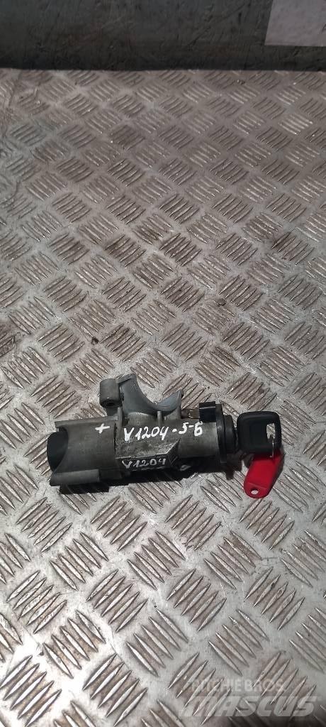 Volvo FH 12   1063433 Cabines e interior