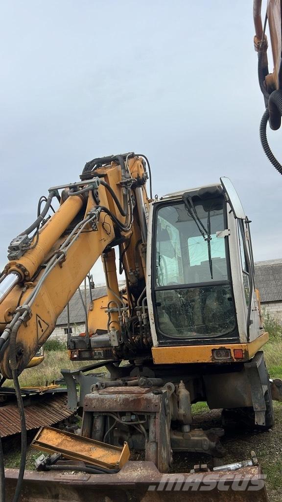 Liebherr A 900 C Travőes