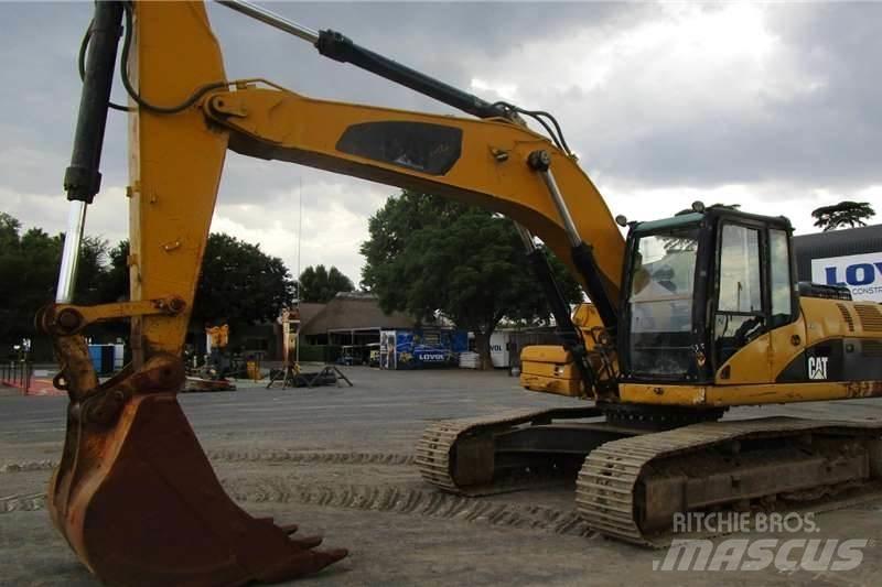 CAT 324D Mini Escavadoras <7t
