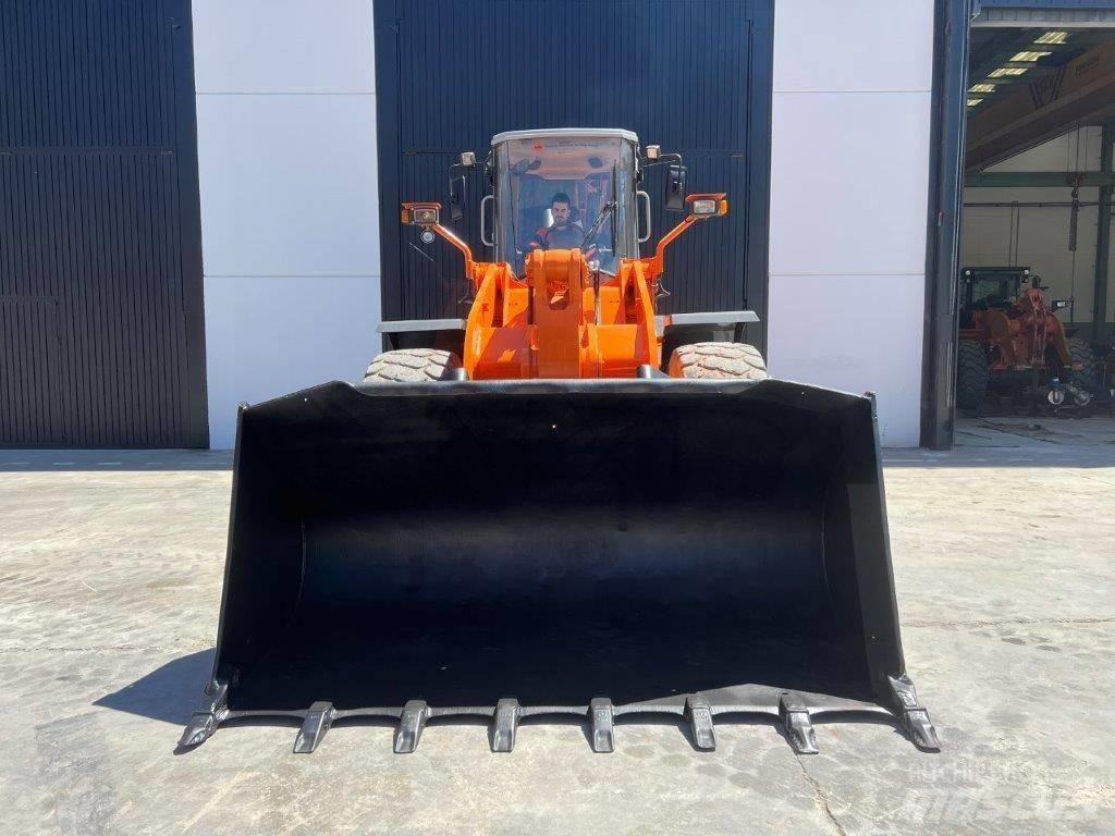 Hitachi LX 210 E Pás carregadoras de rodas