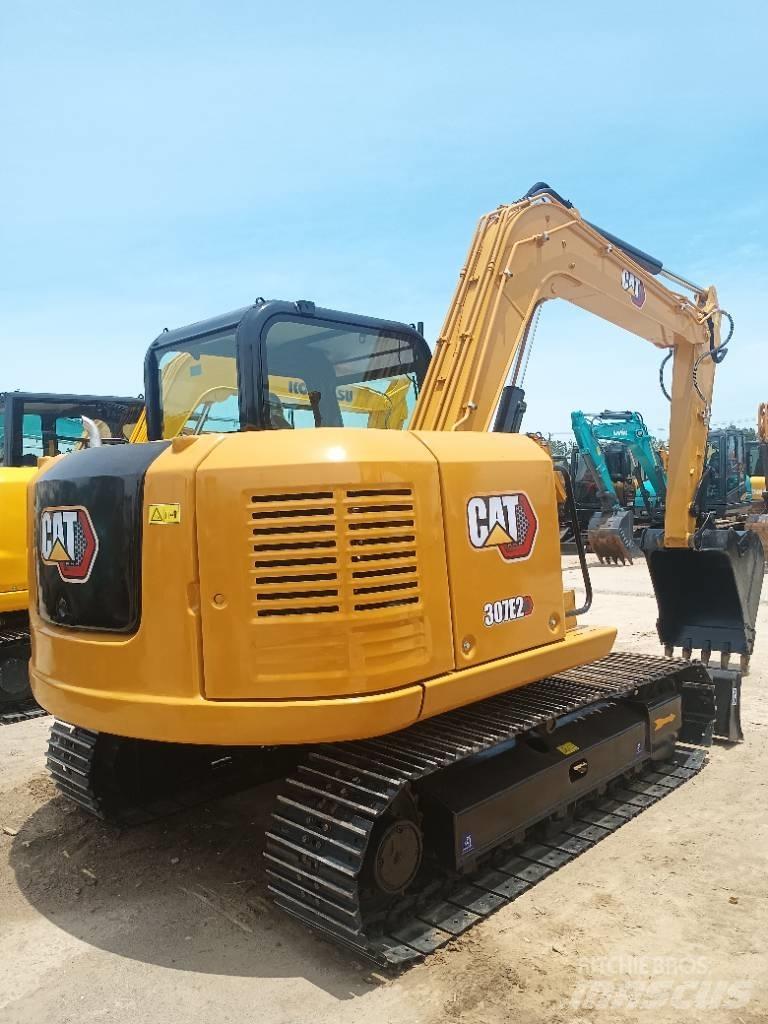 CAT 307E2 Escavadoras Midi 7t - 12t