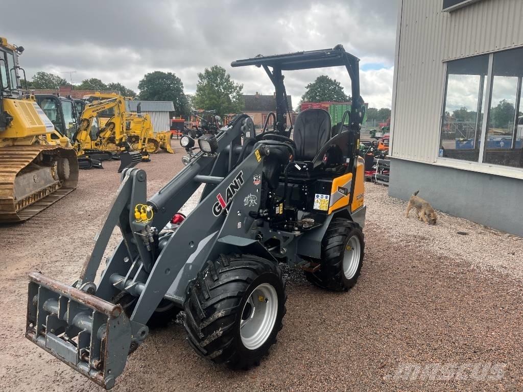 GiANT G 2300 HD Carregadora multifunções