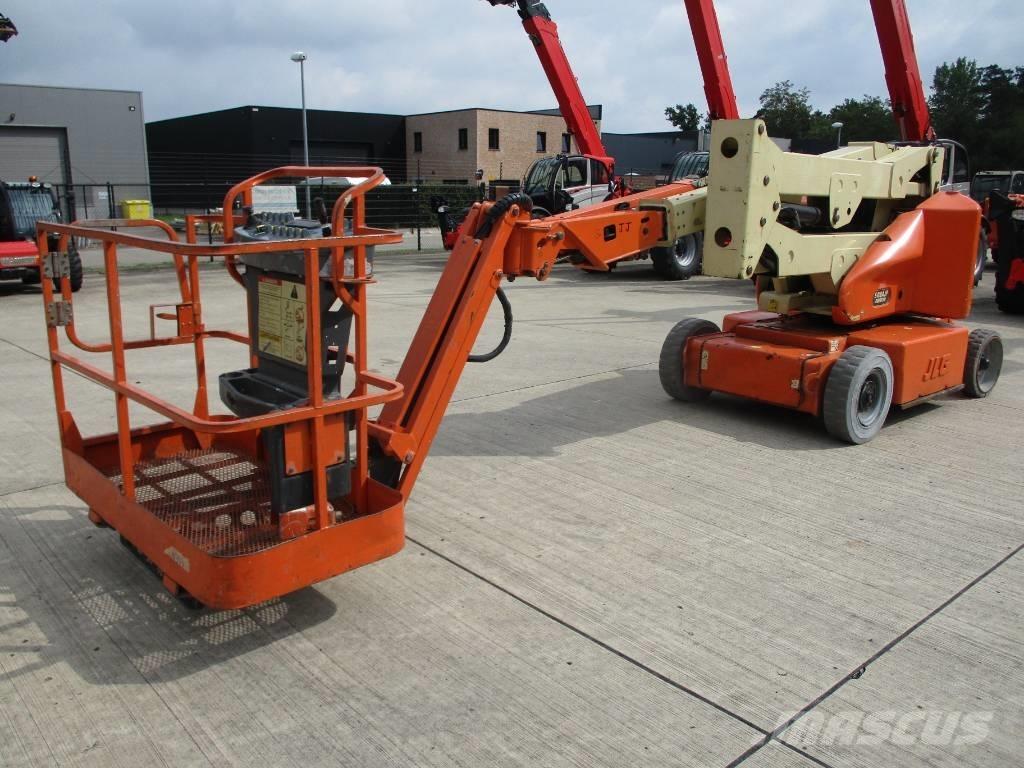 JLG E400 AJPN (048) Plataformas de braço compactas auto-propulsão