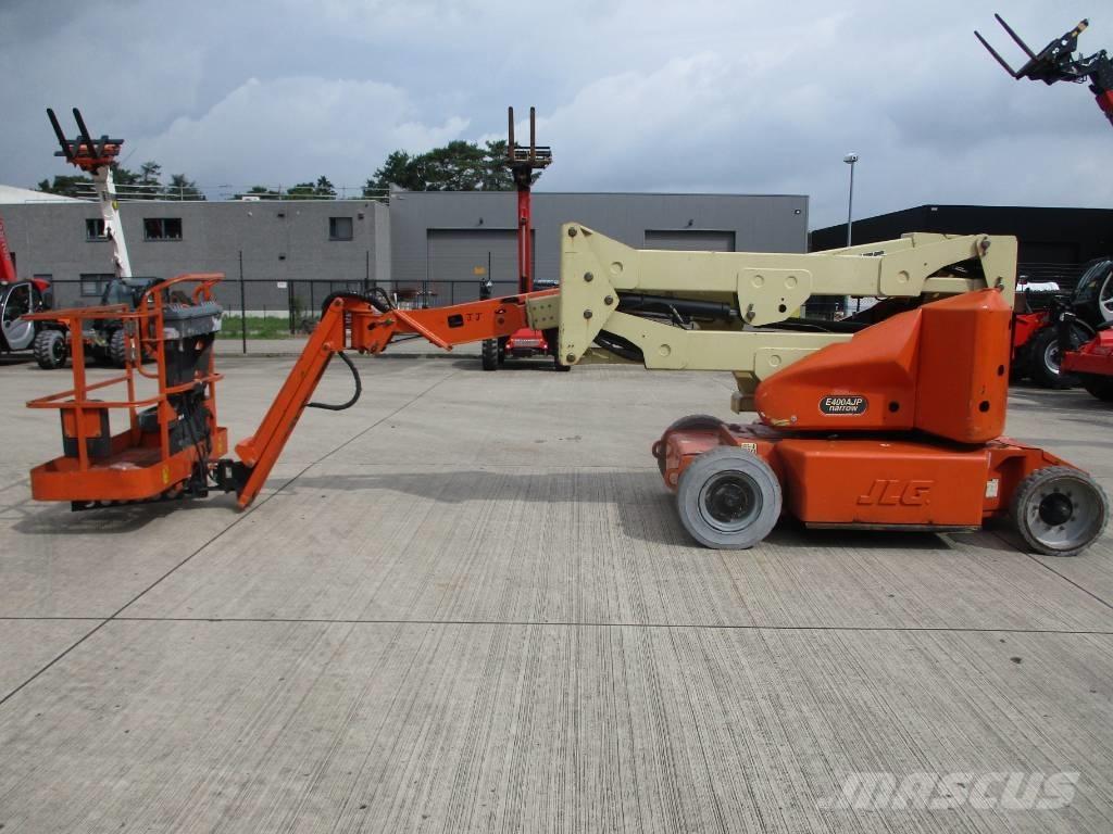JLG E400 AJPN (048) Plataformas de braço compactas auto-propulsão