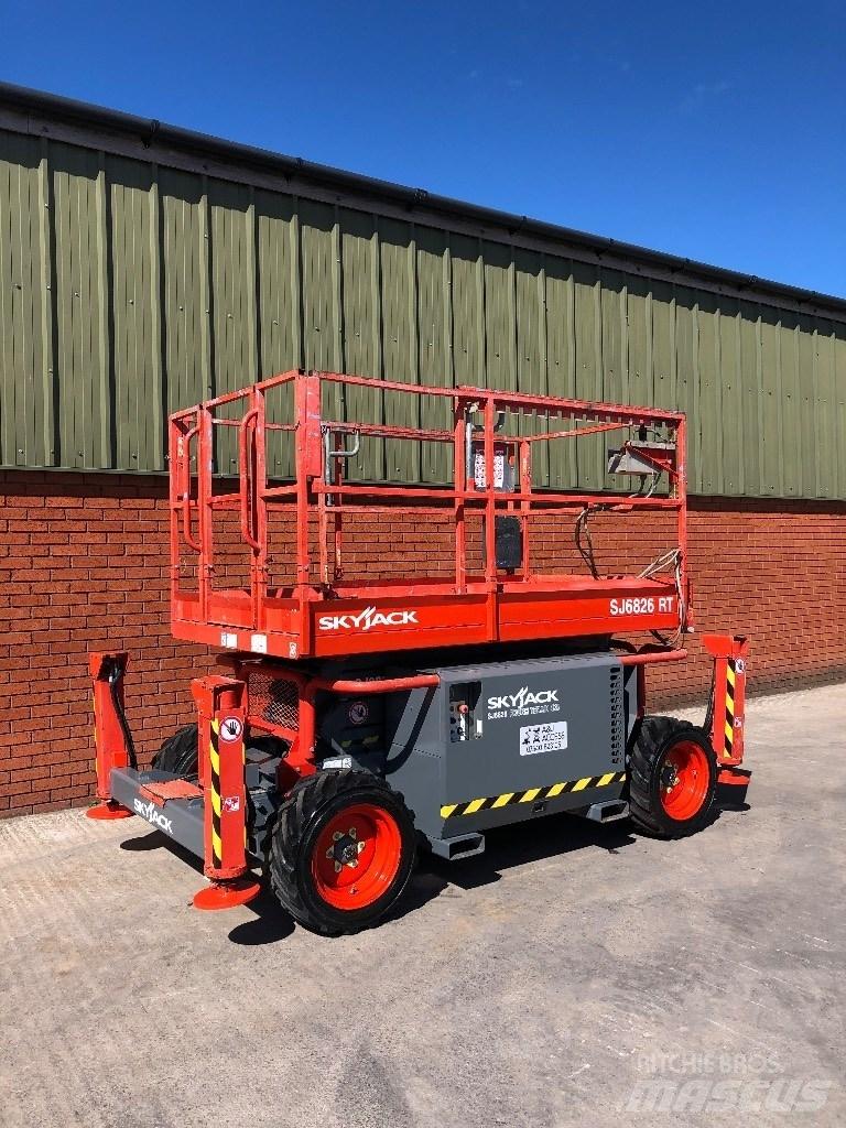 SkyJack SJ 6826 RT Elevadores de tesoura