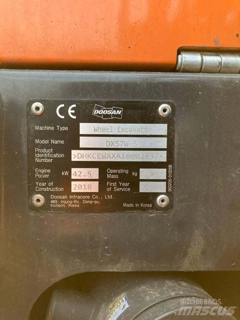 Doosan DX 57 W-5 Escavadoras de rodas