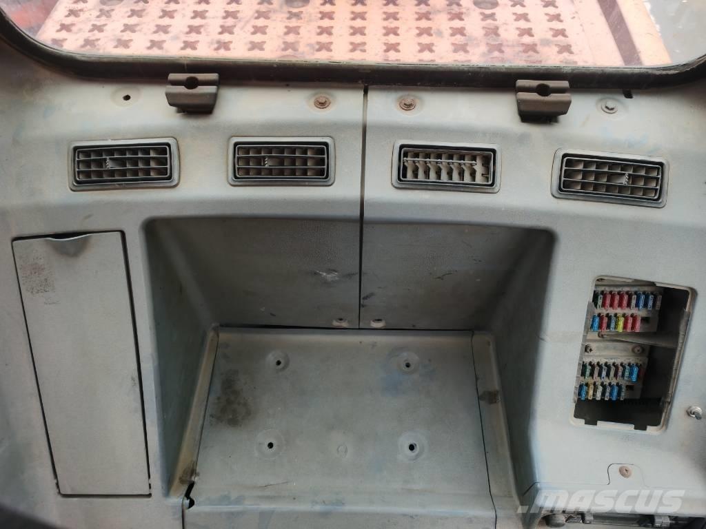 Doosan DX 300 LC--9C Escavadoras de rastos