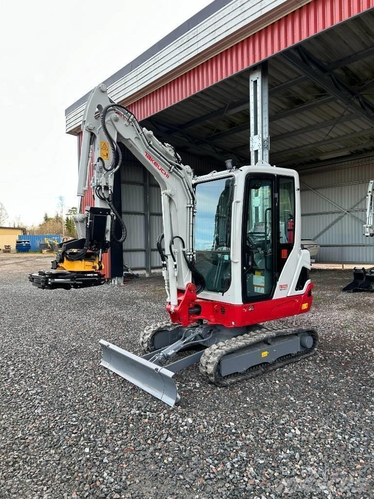 Takeuchi TB225 Mini Escavadoras <7t