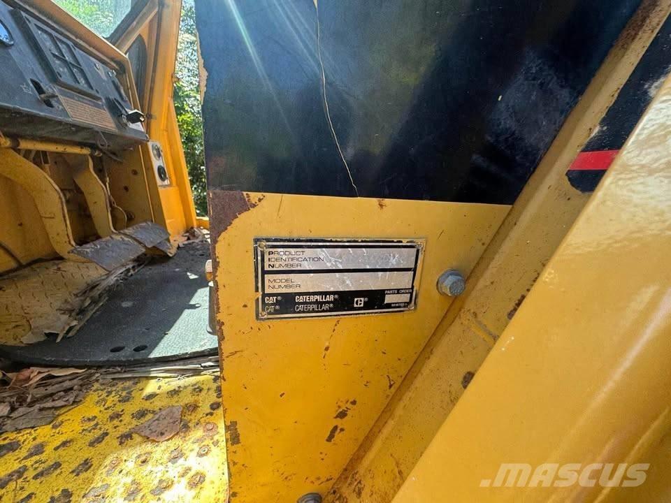 CAT D4C Dozers - Tratores rastos