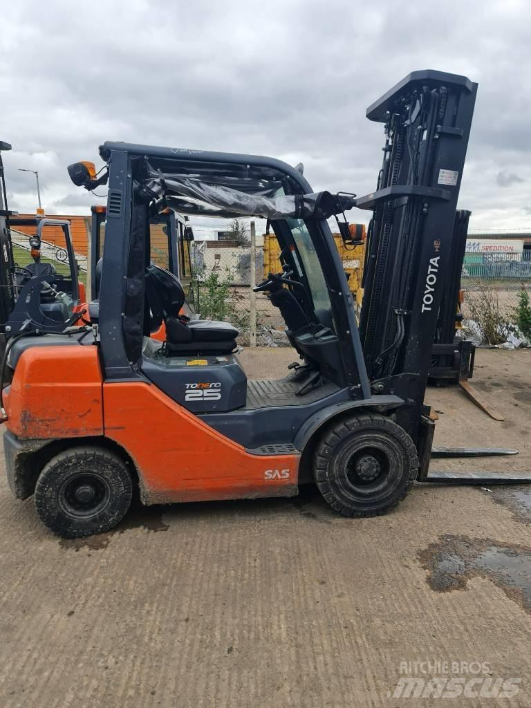 Toyota 02-8 FGF 25 Empilhadores a gás