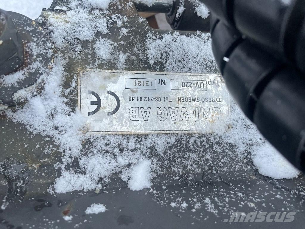 Uni-väg UV-220 Alisador de neve