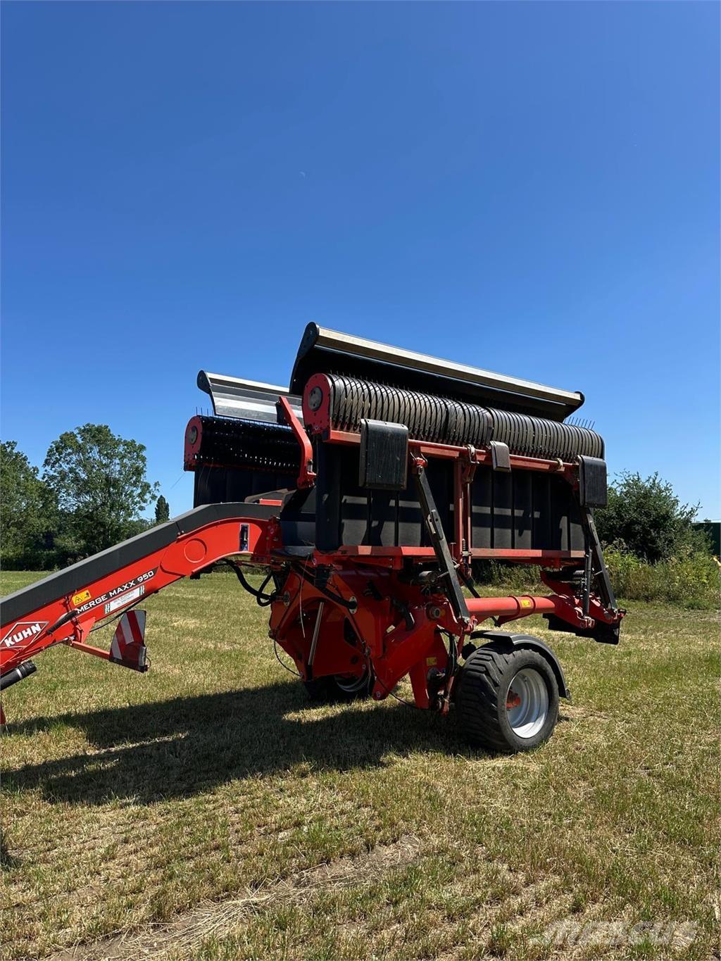 Kuhn MERGEMAXX950 Gadanheiras e cortadores de folhas para pastos