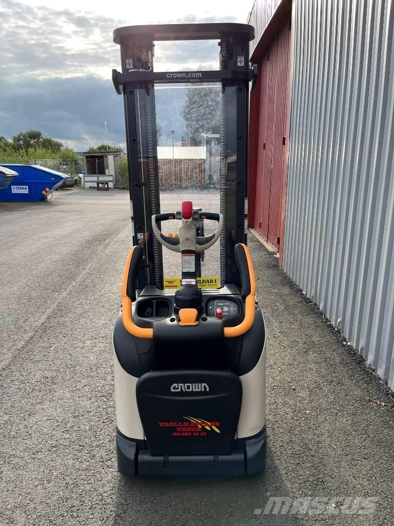 Crown ETi 4000-1.2 Empilhador para operador externo