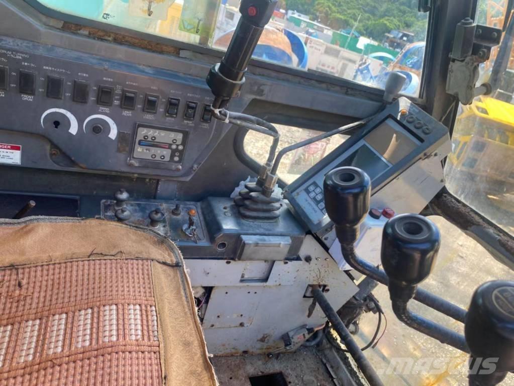 Kobelco CKE 2500 Gruas de rastos