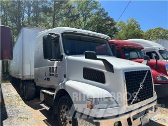 Volvo D11 Camiões de caixa fechada