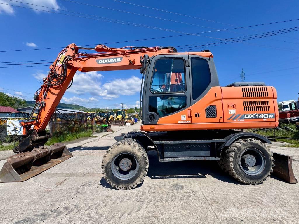 Doosan DX 140 W-3 Escavadoras de rodas