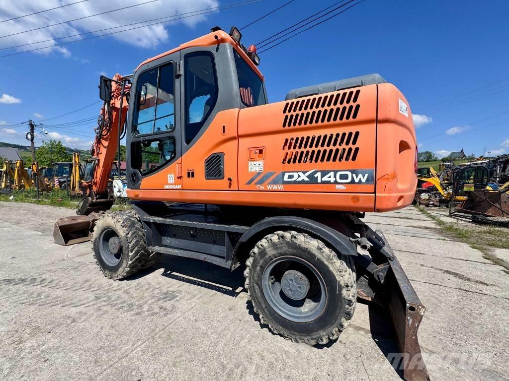 Doosan DX 140 W-3 Escavadoras de rodas
