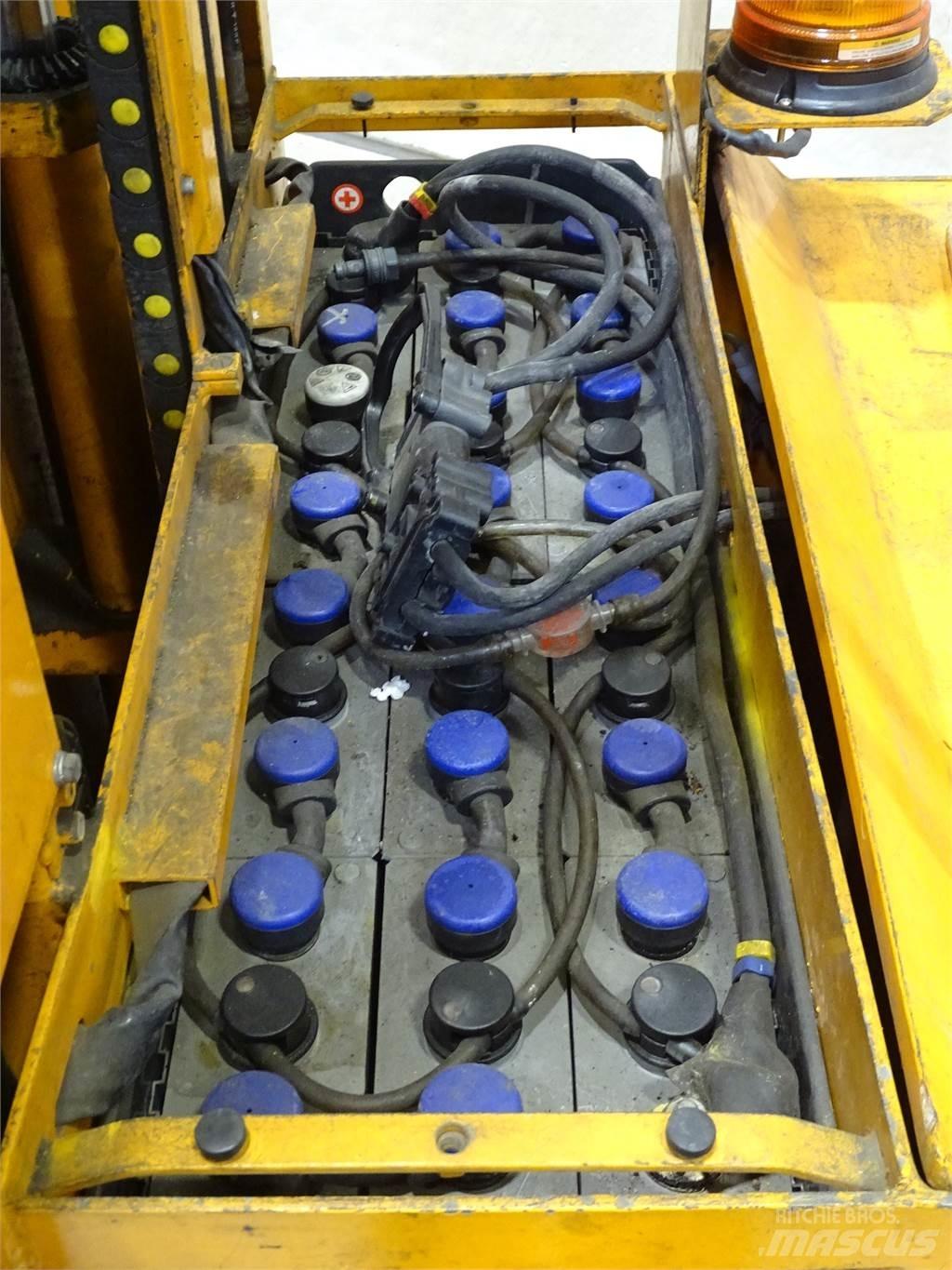 BT LW13 Empilhador para operador externo