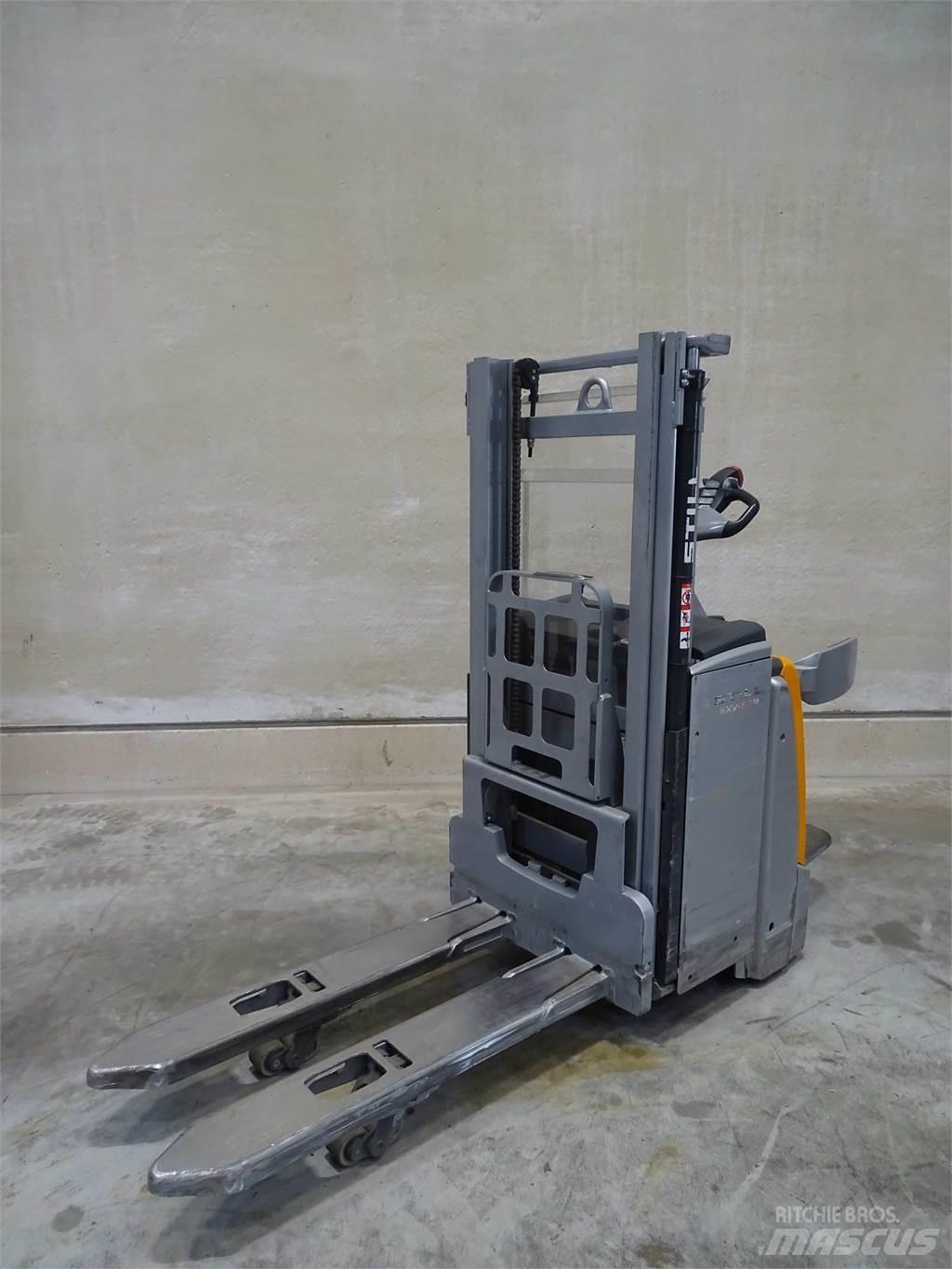 Still EXV-SF16I Empilhador para operador externo