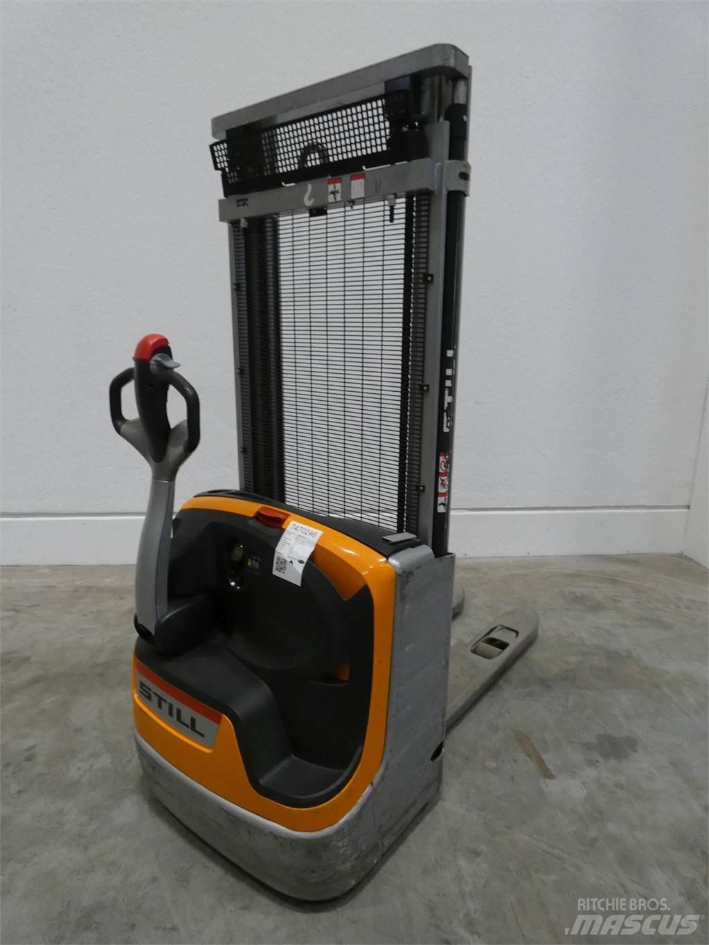 Still EXV10 Empilhador para operador externo