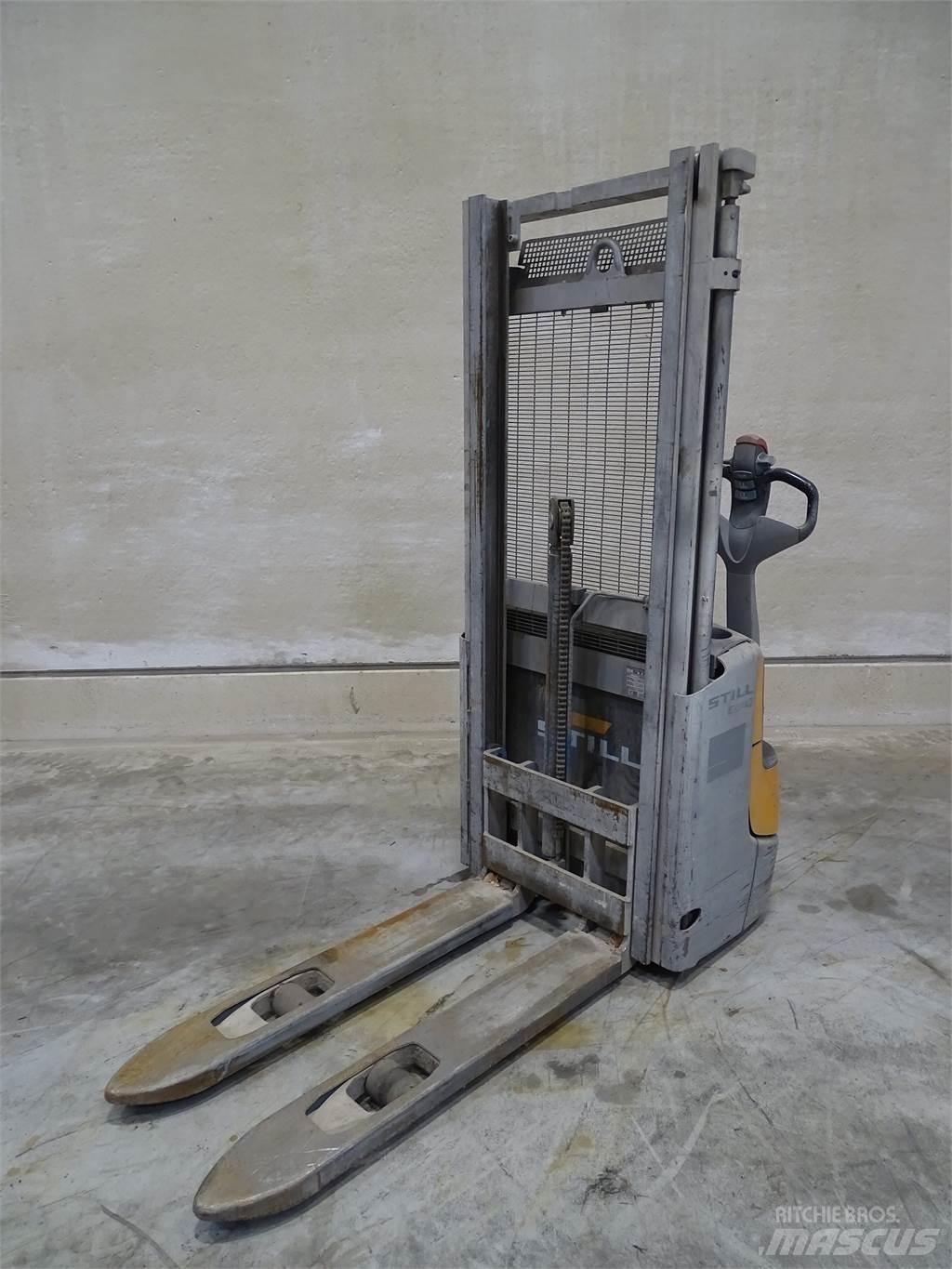 Still EXV10 Empilhador para operador externo