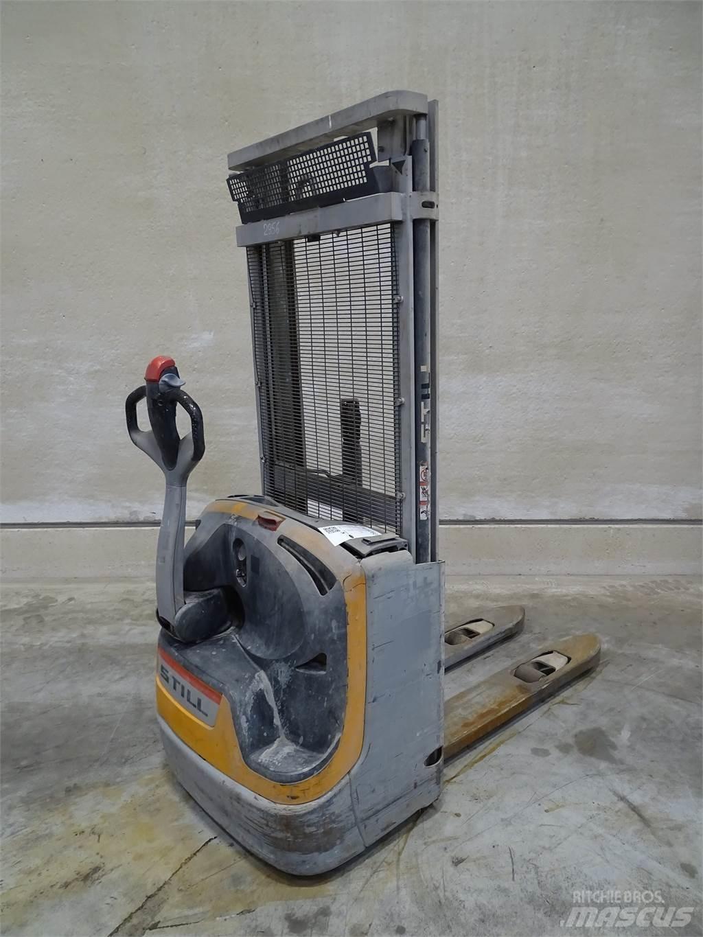 Still EXV10 Empilhador para operador externo