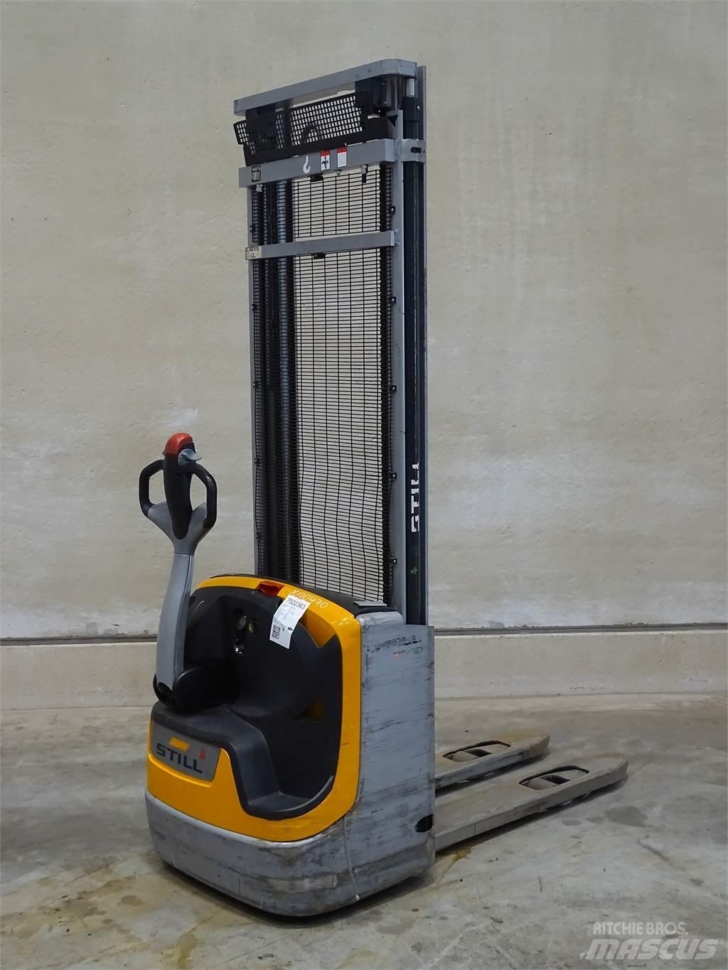 Still EXV10 Empilhador para operador externo