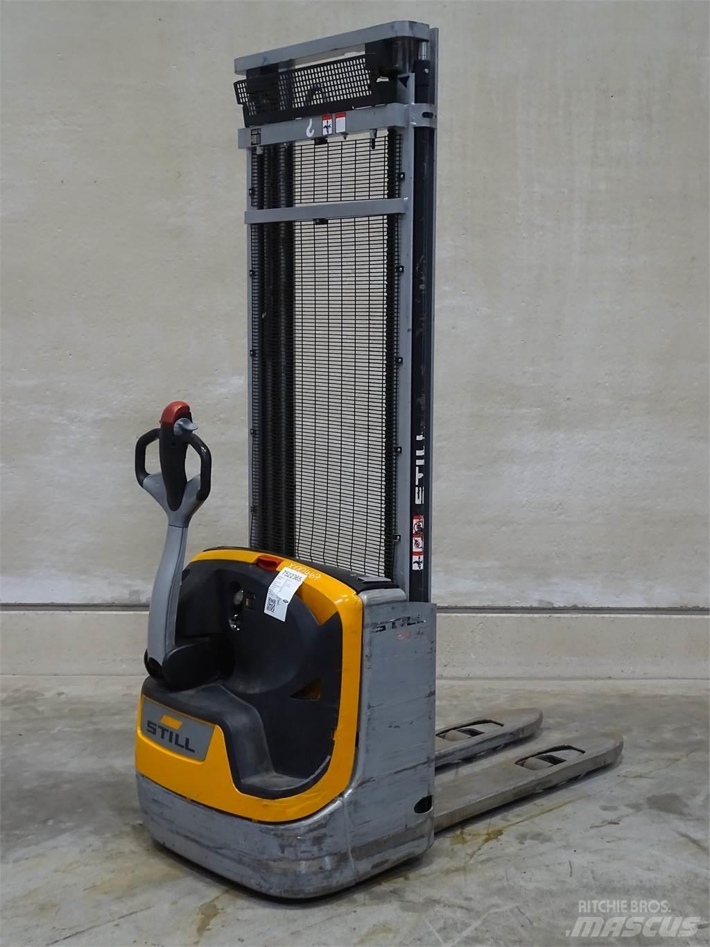 Still EXV10 Empilhador para operador externo