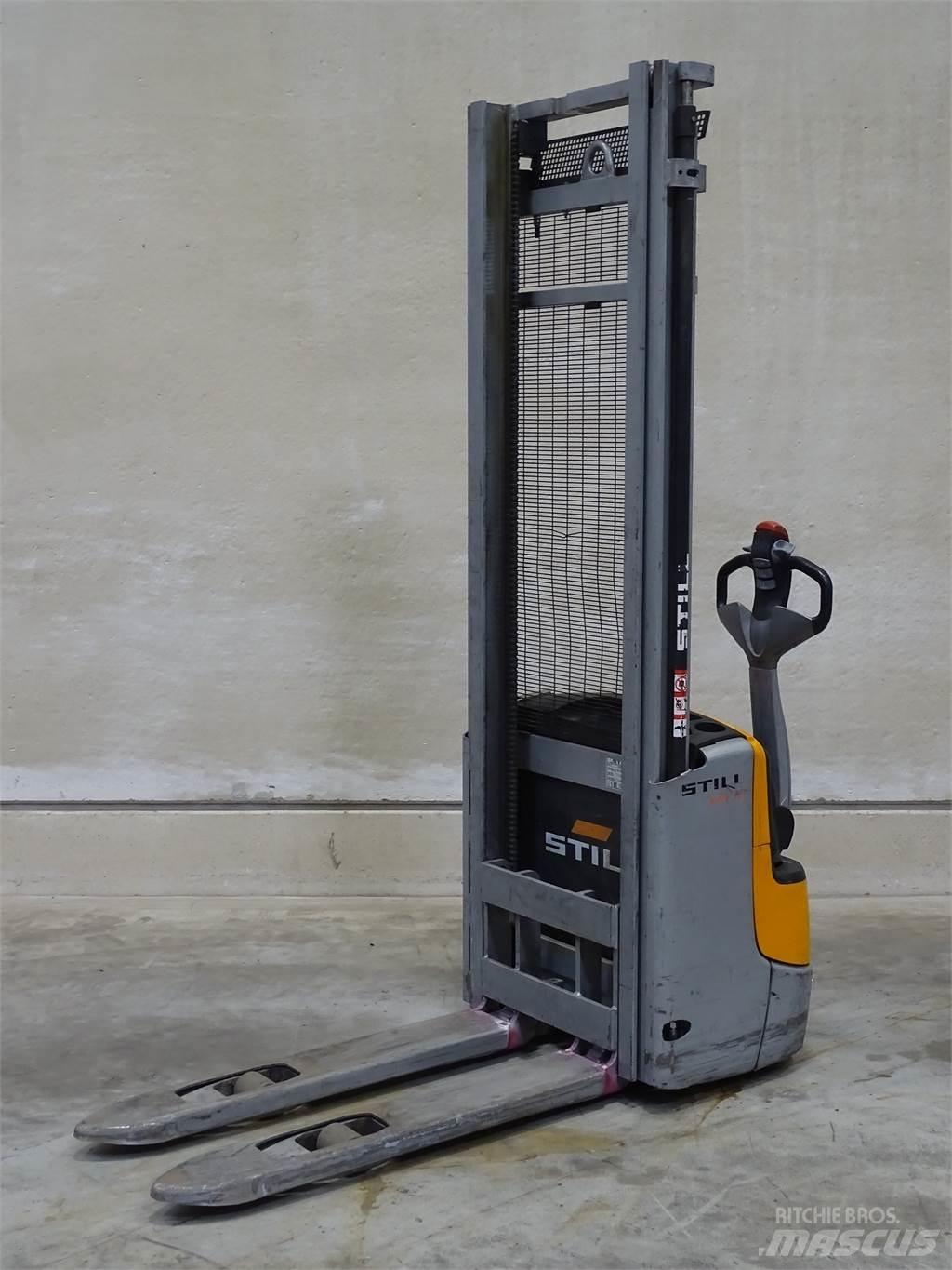 Still EXV10 Empilhador para operador externo