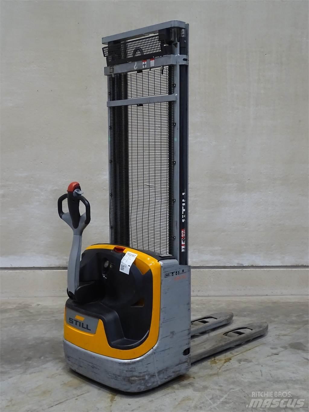 Still EXV10 Empilhador para operador externo