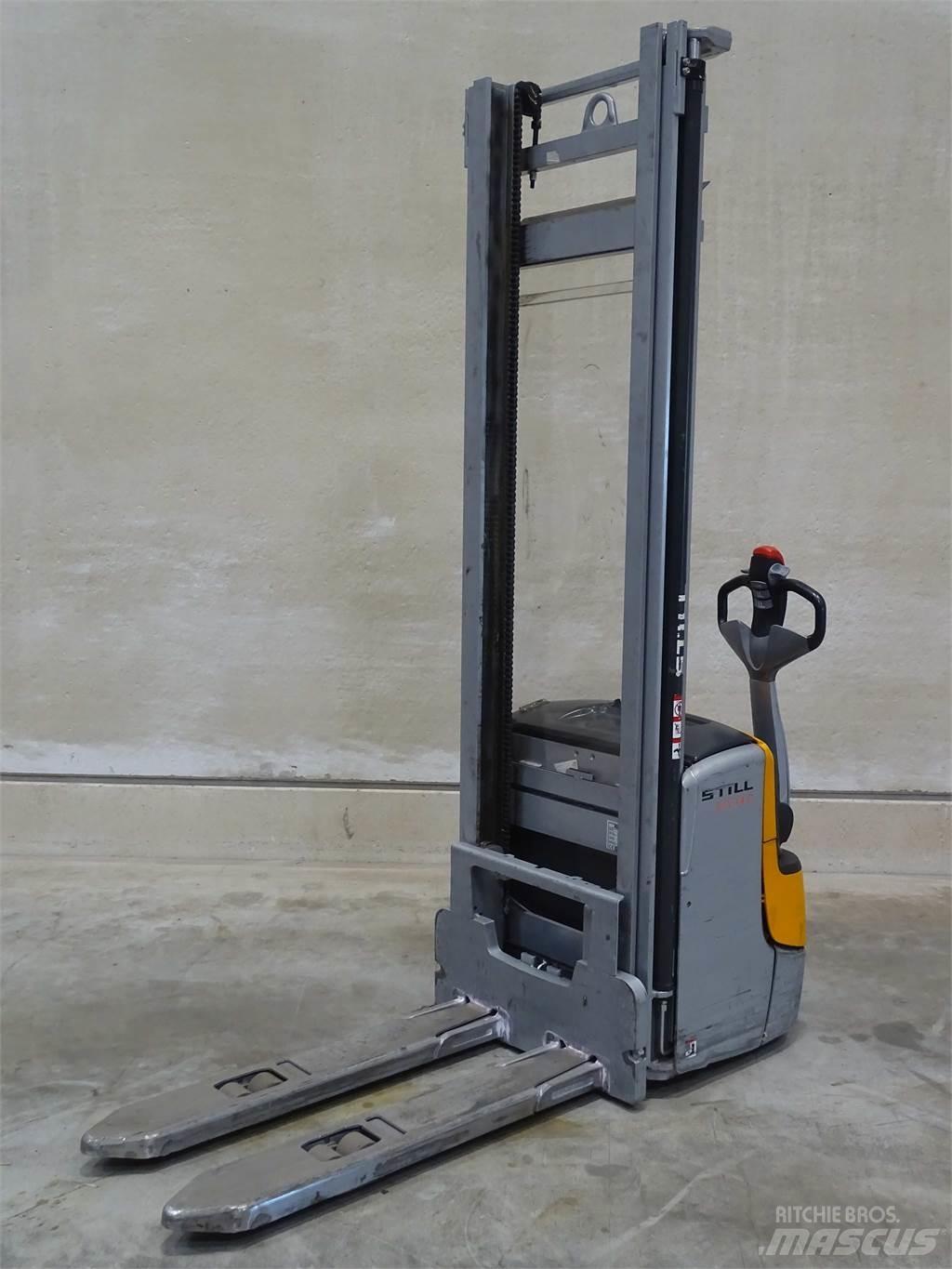 Still EXV14C Empilhador para operador externo